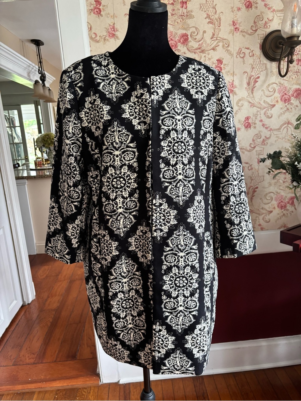 Luii Black and White Medallion-Print jacket